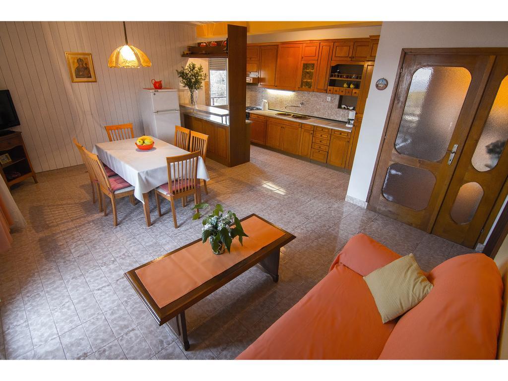 Apartment Miranda Slatine Ruang foto